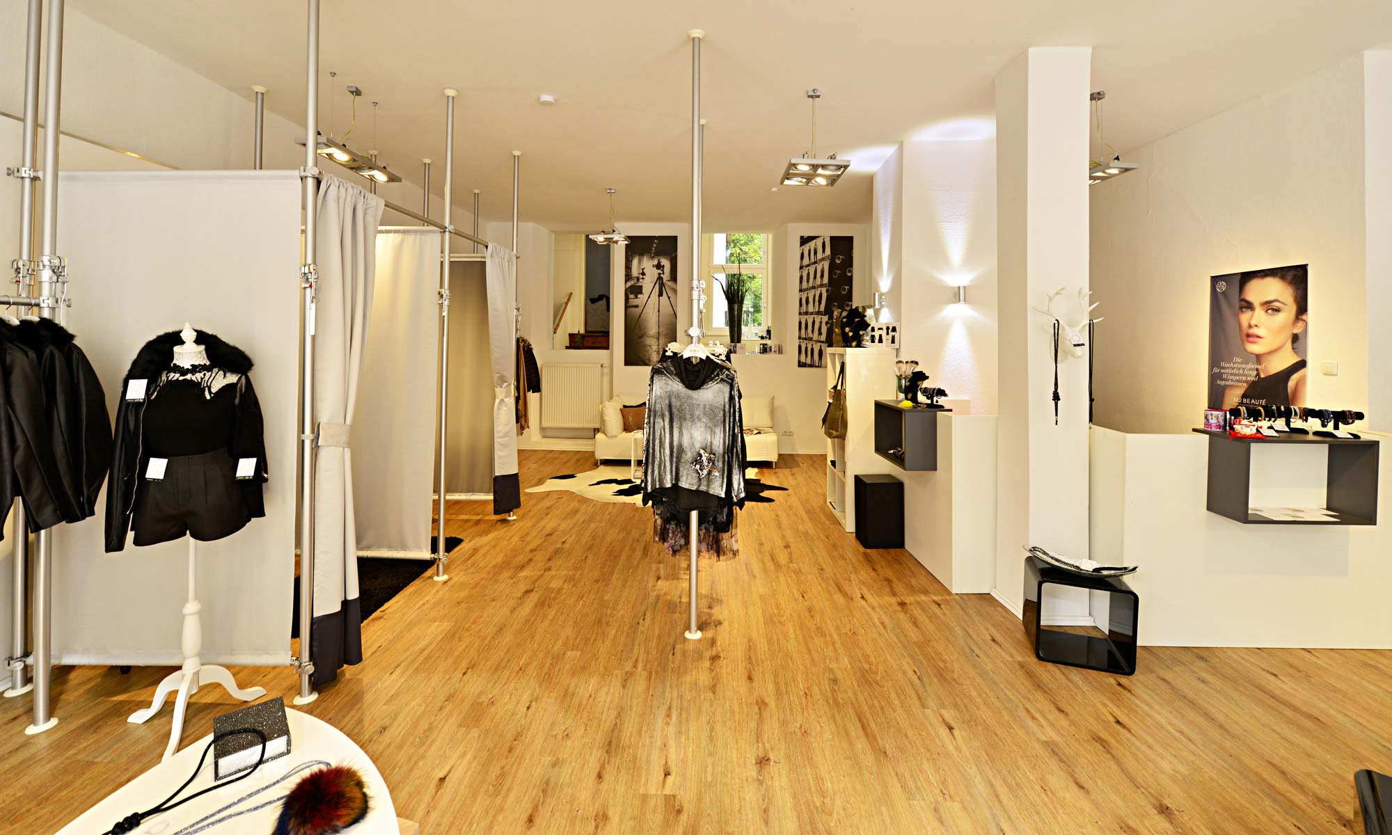 Make-Up Artist, Eyelash Extensions, Fashion